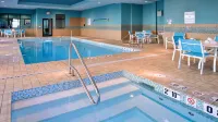 ホリデイ イン ホテル & スイーツ エドモントン エアポート & カンファレンス センター by IHG - プール