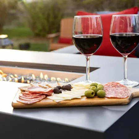 Coastal Spring Retreat• 5 Min to Beach • Dog Friendly • Gas Firepit • Coffee Bar
