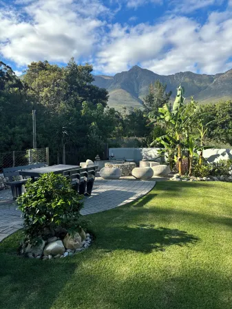 A Riverbed Guesthouse