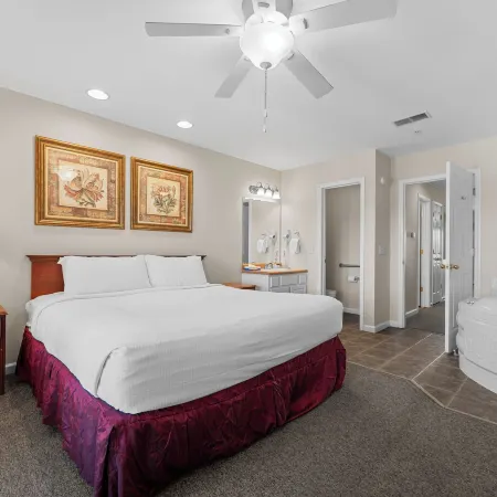 Grand Crowne Resort