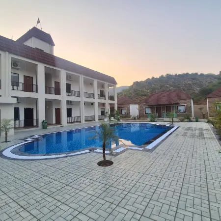 Orchard Hills Resort