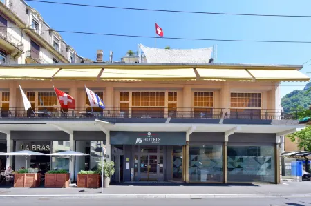 J5 Hotels Helvetie & la Brasserie Отели рядом с достопримечательностью «Golden Pass Railway»