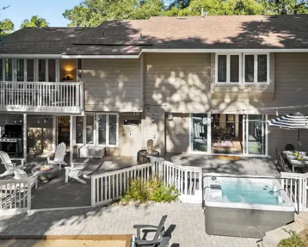 Hidden Oaks Farmhouse by AvantStay Hot Tub Deck Hotels in Atascadero