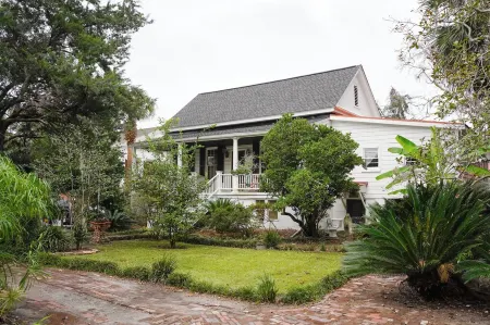 Beaufort Old Point Artist Suite Отели рядом с достопримечательностью «Spanish Moss Trail Train Depot»