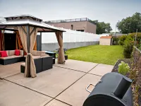 Charming Oasis with Cold Plunge and Fire Pit - Spacious Modern Retreat