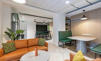 Student Only, Elegant Bronze Studio in Paddington