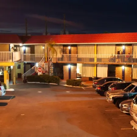 Express Inn & Suites - 5 Miles from St Petersburg Clearwater Airport