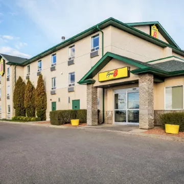 Super 8 by Wyndham Prince Albert