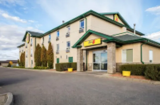 Super 8 by Wyndham Prince Albert Hotels in Prince Albert