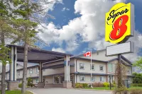 Super 8 by Wyndham Sault Ste Marie on スーセントマリーのホテル