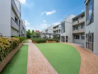 Spacious 2-Bed Apartment Near Dining & Attractions Hotels in Griffith