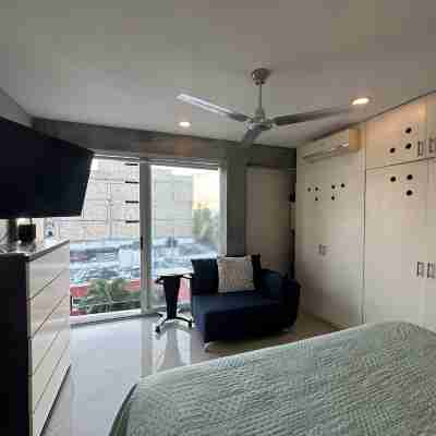 2BR Penthouse with Rooftop Pool Rooms