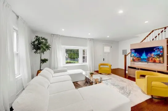 Modern Comfort in the Heart of NYC