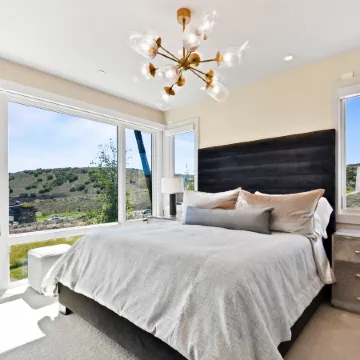 Luxurious Tuhaye Home with Modern Interior, Mountain Views