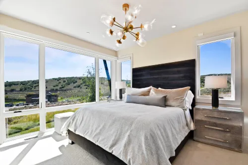 Luxurious Tuhaye Home with Modern Interior, Mountain Views