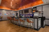 Fort Pontchartrain Detroit, a Wyndham Hotel - bar