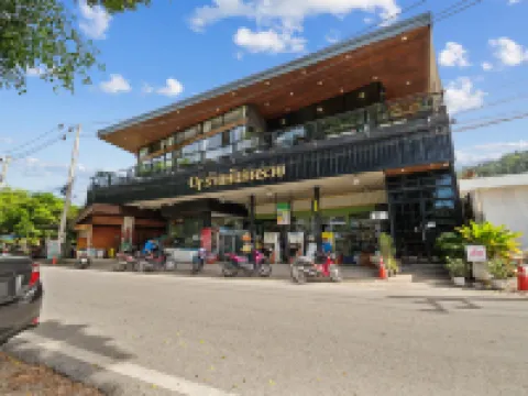 The Sky Roof Homestay @ Kiriwong Hotels in Lan Saka