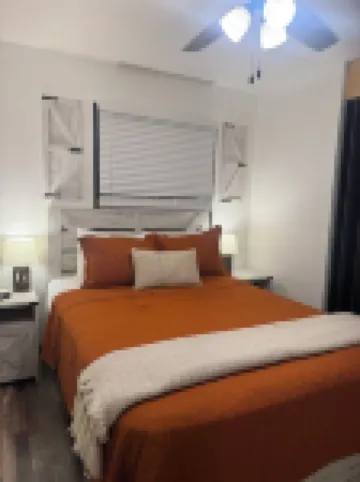 Cozy 2Br • Firepit • Minutes to Downtown & UW Campus • Near Lake Winnebago