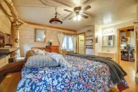 Roots Rustic Retreat Tree-Lined Cabin in McCall - Spa