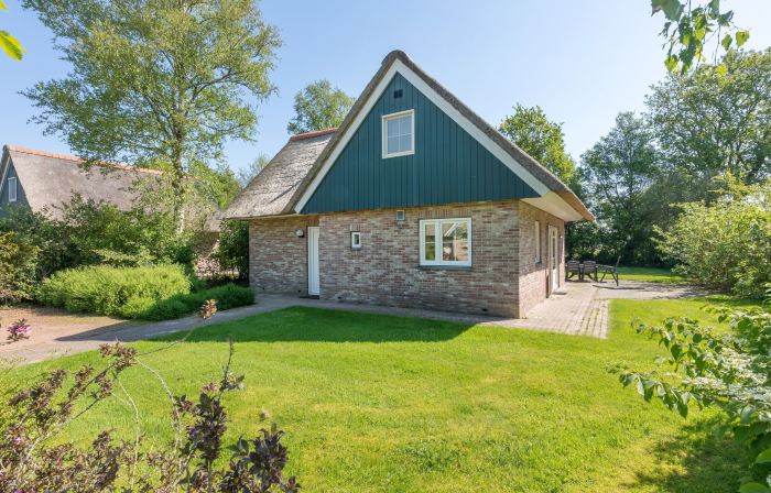 Spacious Nature Villa, Paasloo