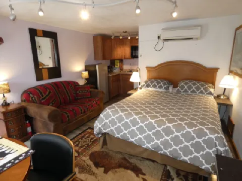 西黃石汽車旅館 住宿飯店