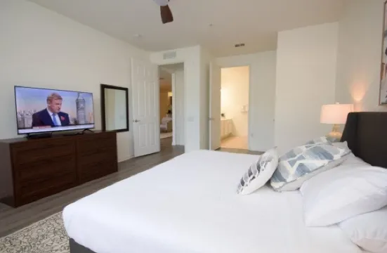 New! Vista Cay Luxury Mirage 2 Bedroom Condo by RedAwning