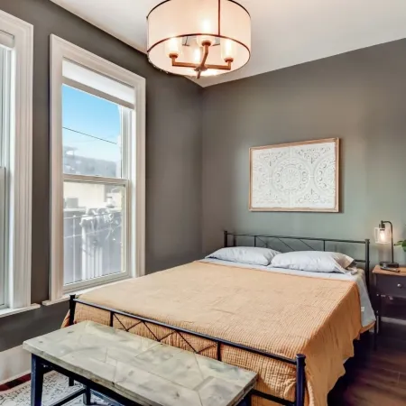 Large Milwaukee Home 4BR Fast Wifi
