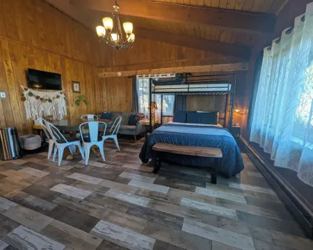 Feather Nest Inn Hotels in Cook County