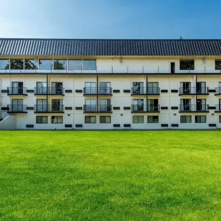 Oyster Bay Inn & Suites