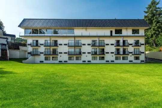 Oyster Bay Inn & Suites