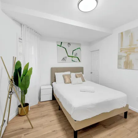 Uscale 2BR Escape in the Heart of NYC