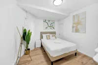 Uscale 2BR Escape in the Heart of NYC - 2-Star