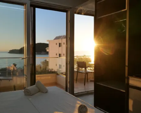 Blue Wave Hotels in Himare