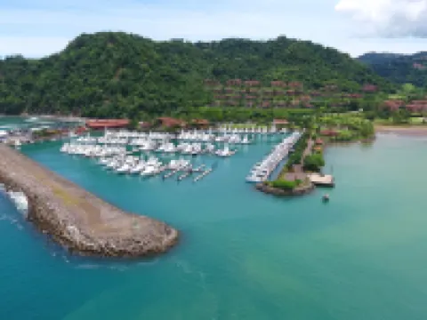 Veranda 8F 2 bdr Garden View in Los Suenos エラドゥラのホテル
