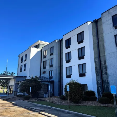 Travelodge by Wyndham Flowood Отели в г. Флоувуд