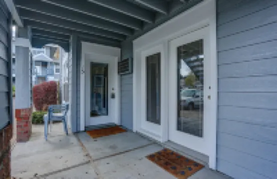 15 Lodge Condo with Hood River Bridge View