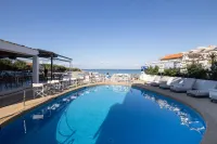 Oasis Beach Hotel - Ocean View