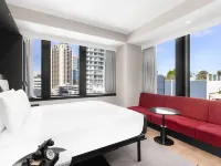 Radisson Red Auckland Hoteles cerca de Torre del Cielo