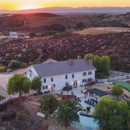 Expansive Wine Country Estate Pool Hot Tub Sleeps 20 Quiet Retreat