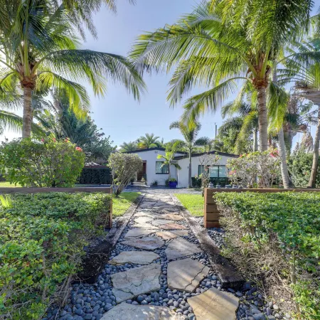Upscale Home w/ Hot Tub: Walking Distance to Beach