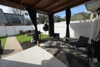 Wall Street Retreat - Modern , Luxury, Near Beach!