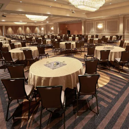 DoubleTree by Hilton Akron Fairlawn