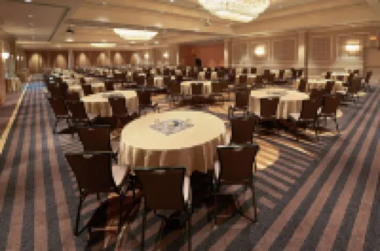 DoubleTree by Hilton Akron Fairlawn