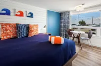 Breakwater Hotel - شاطئ