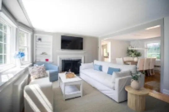 Family Cottage with 4 King Beds