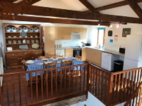 Large Detached "upside Down" Barn, dog friendly with 1 acre enclosed paddock. 惠靈頓酒店