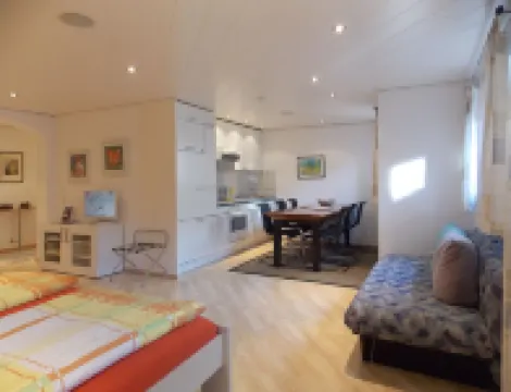 嘎斯特豪斯阿爾巴酒店