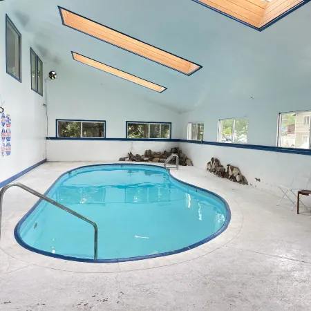 Sierra Blue Hotel & Swim Club