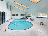 Sierra Blue Hotel & Swim Club - Beach