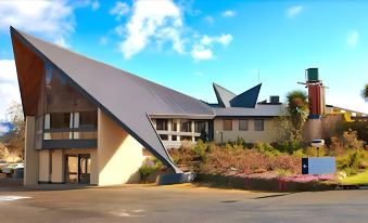 Fiordland Hotel